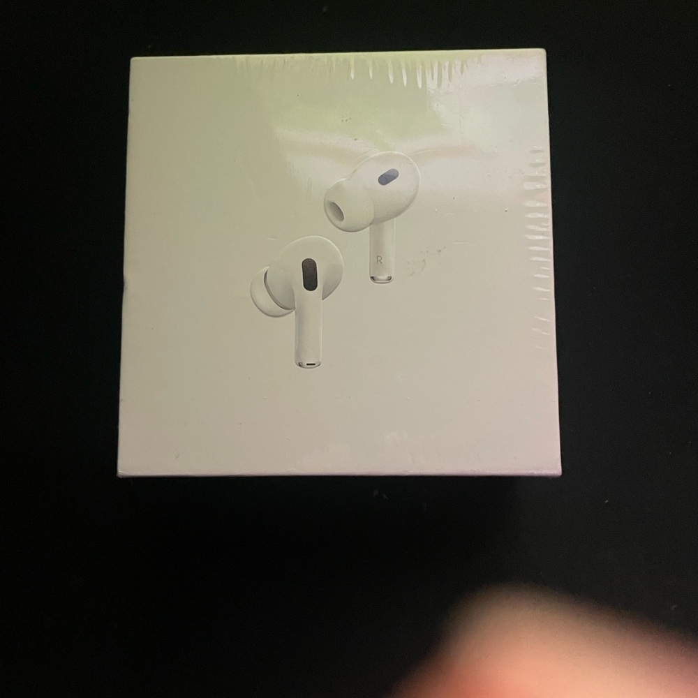 Apple AirPods Pro - Sleek White Design